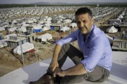 Следващият роман на Халед Хосейни ще е за бежанската криза